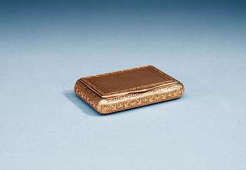 858. AN 19TH CENTURY SWEDISH 18 K. GOLD-BOX, Marked SG.