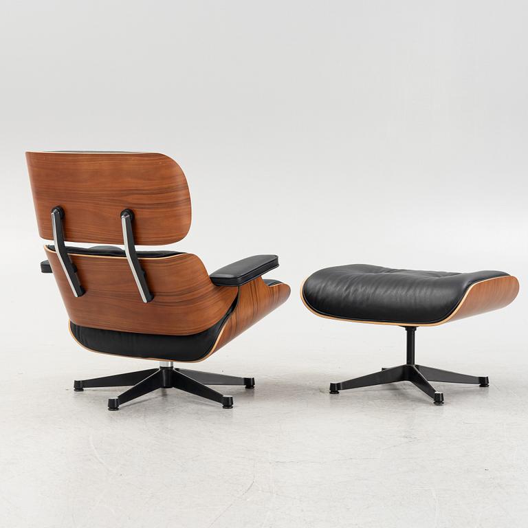 Charles & Ray Eames, fåtölj och fotpall, "Lounge chair", Vitra.