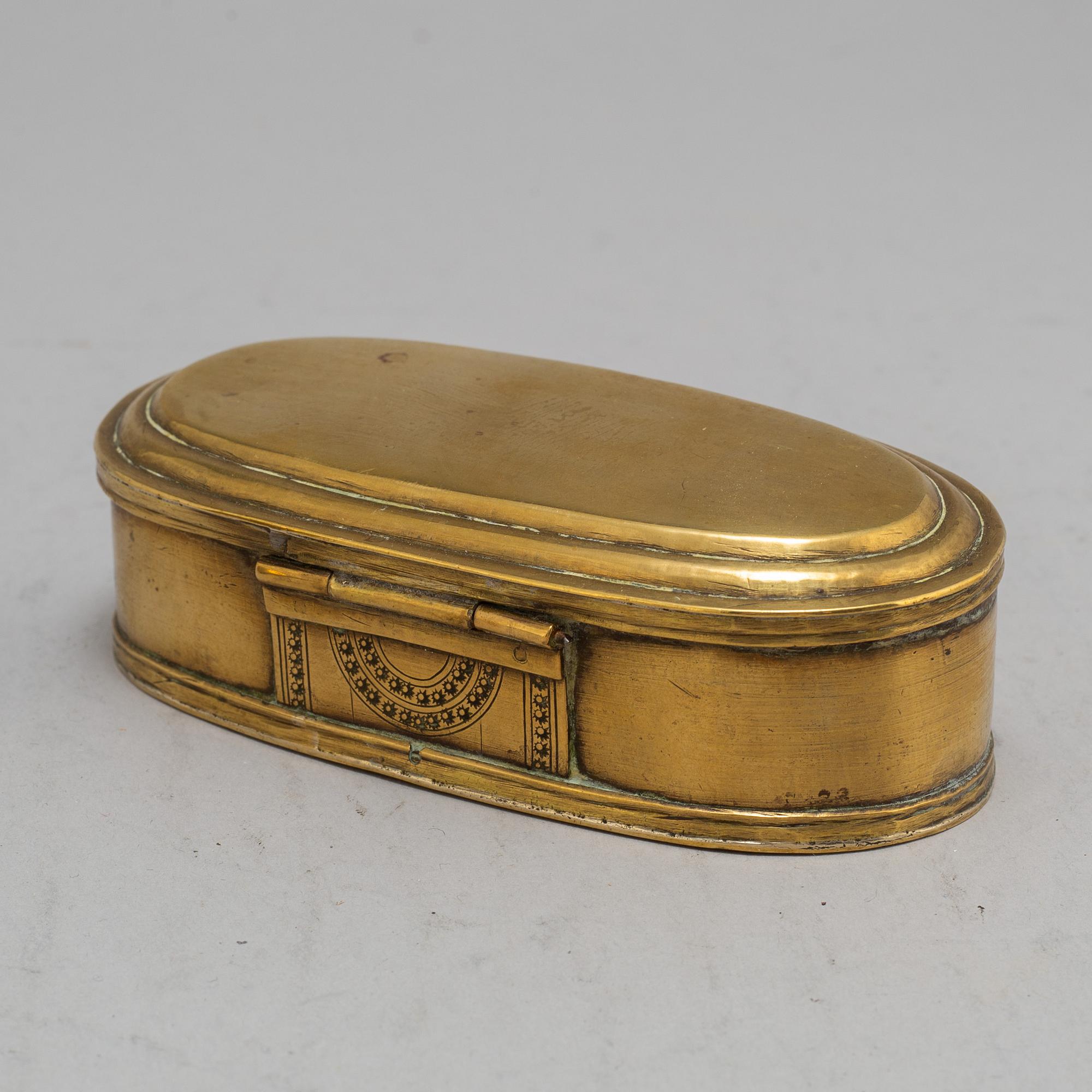 FYRFAT OCH DOSA, mässing, 1700-tal.