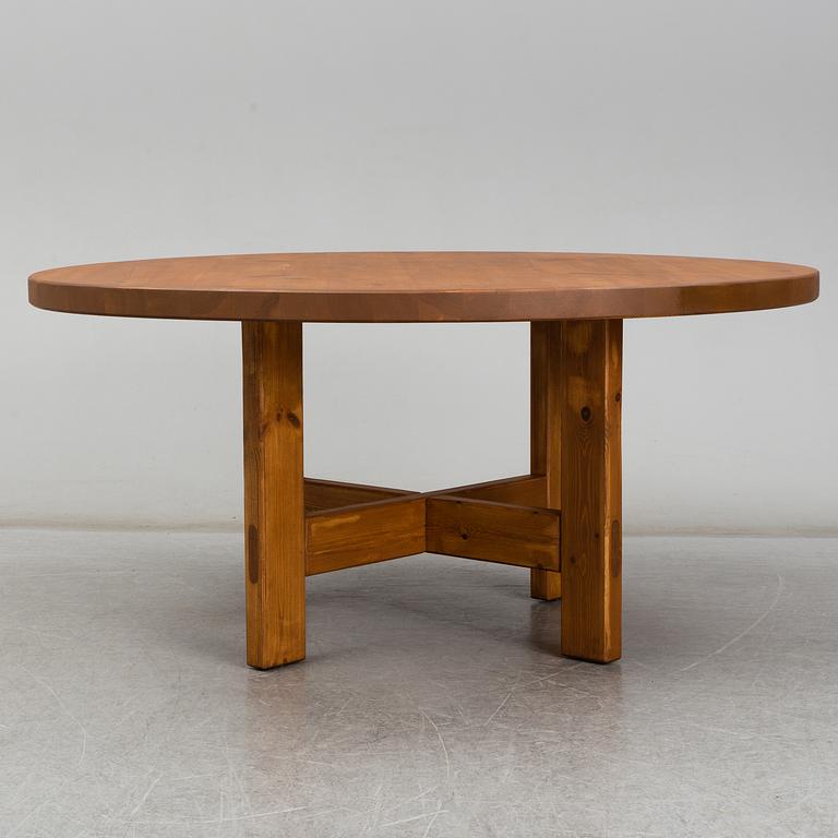 ROLAND WILHELMSSON, a pinewood dinner table, late 20th Century.