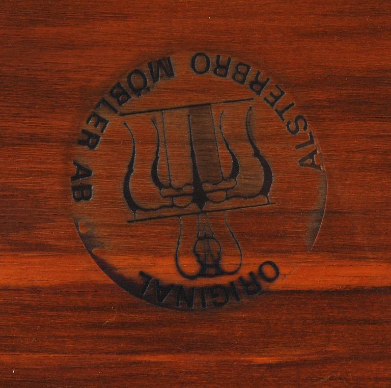 VITRINSKÅP, Louis XV-stil, 1900-tal.