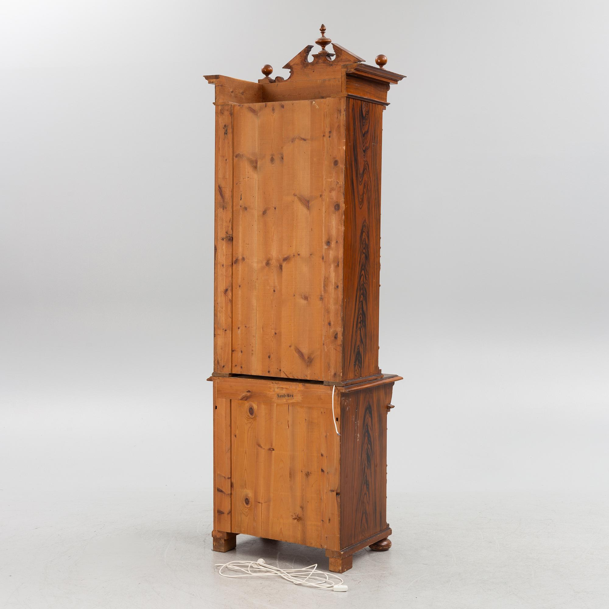 Bokskåp, nyrenässansstil, 1800-talets slut.