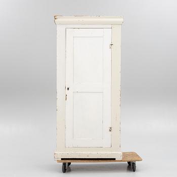 An early 20th century  cabinet.