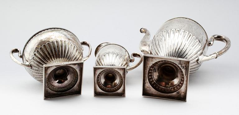 KAFFESERVIS, 3 delar, silver, CG Hallberg, Stockholm 1904. Vikt ca 1016 g.