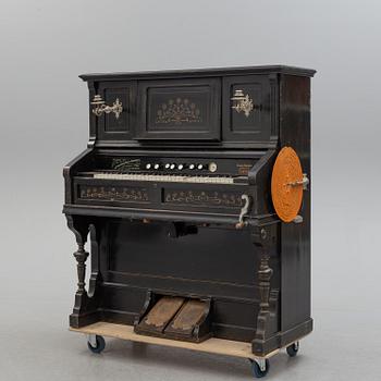 SJÄLVSPELANDE PIANO, J.P. Nyströms Orgel & Pianofabrik, Karlstad.