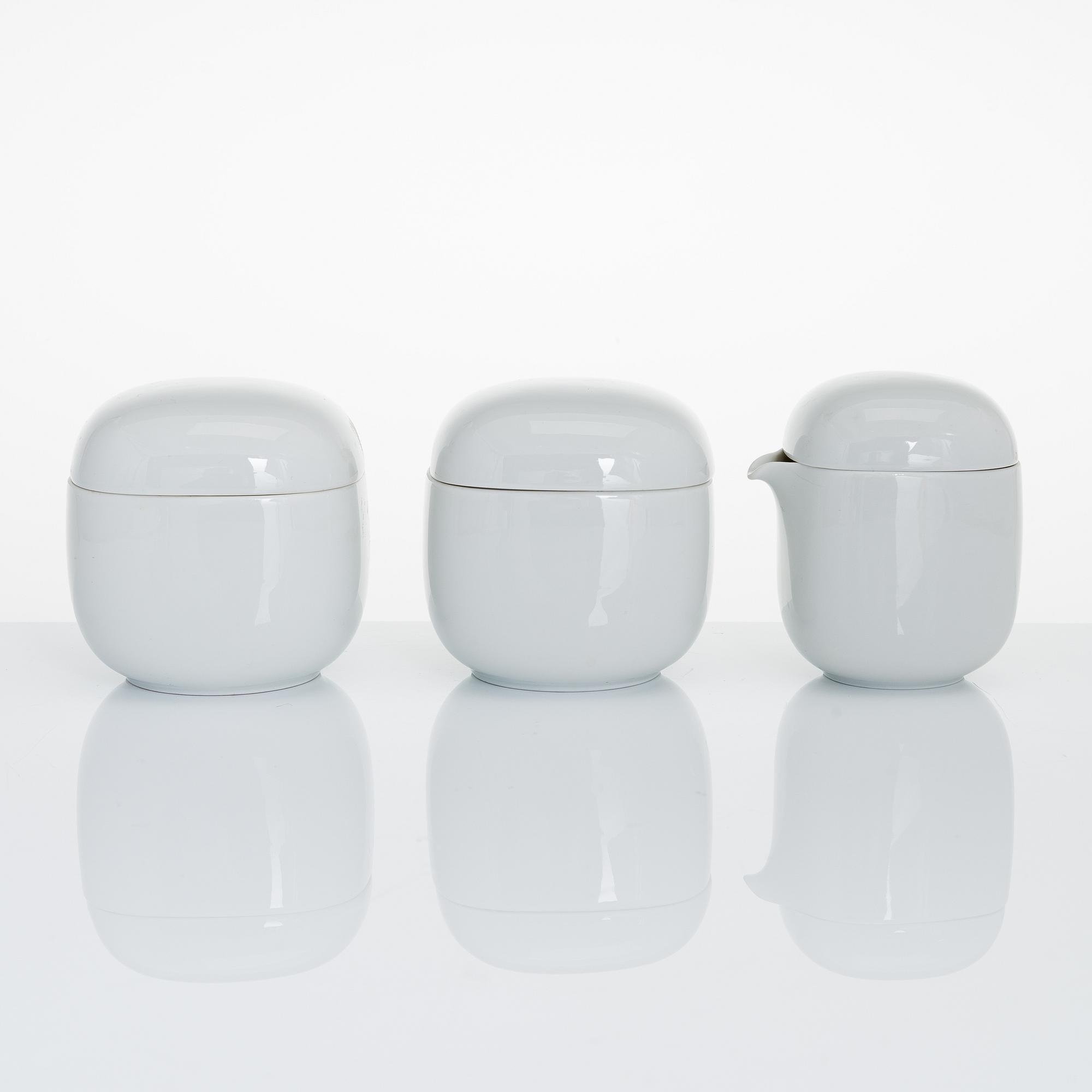 Timo Sarpaneva, A 74-piece 'Suomi' tableware set in porcelain, Rosenthal Studio-linie, 1980s. Design year 1976.