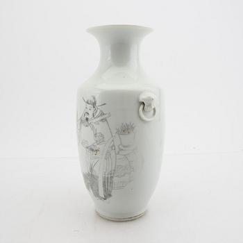 A Chinese porcelain vase 20th century.