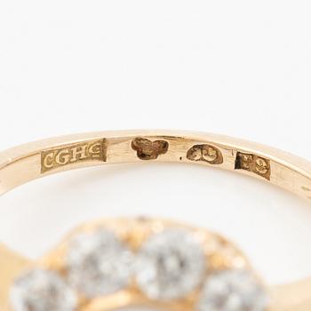 Ring, carmosémodell 18K guld med en odlad boutonpärla och gammalslipade diamanter.