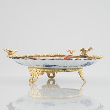 A dish and a pair of pots, porcelain, Japan, early 20th century.