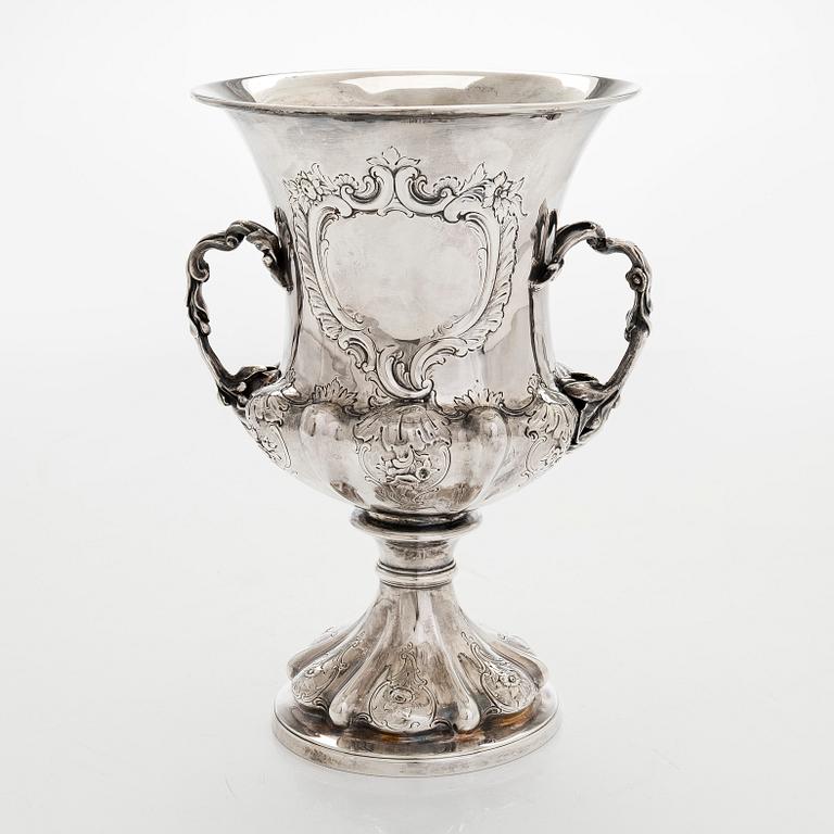 A Victorian sterling silver cup, maker's mark of Benjamin Smith III, London 1838.