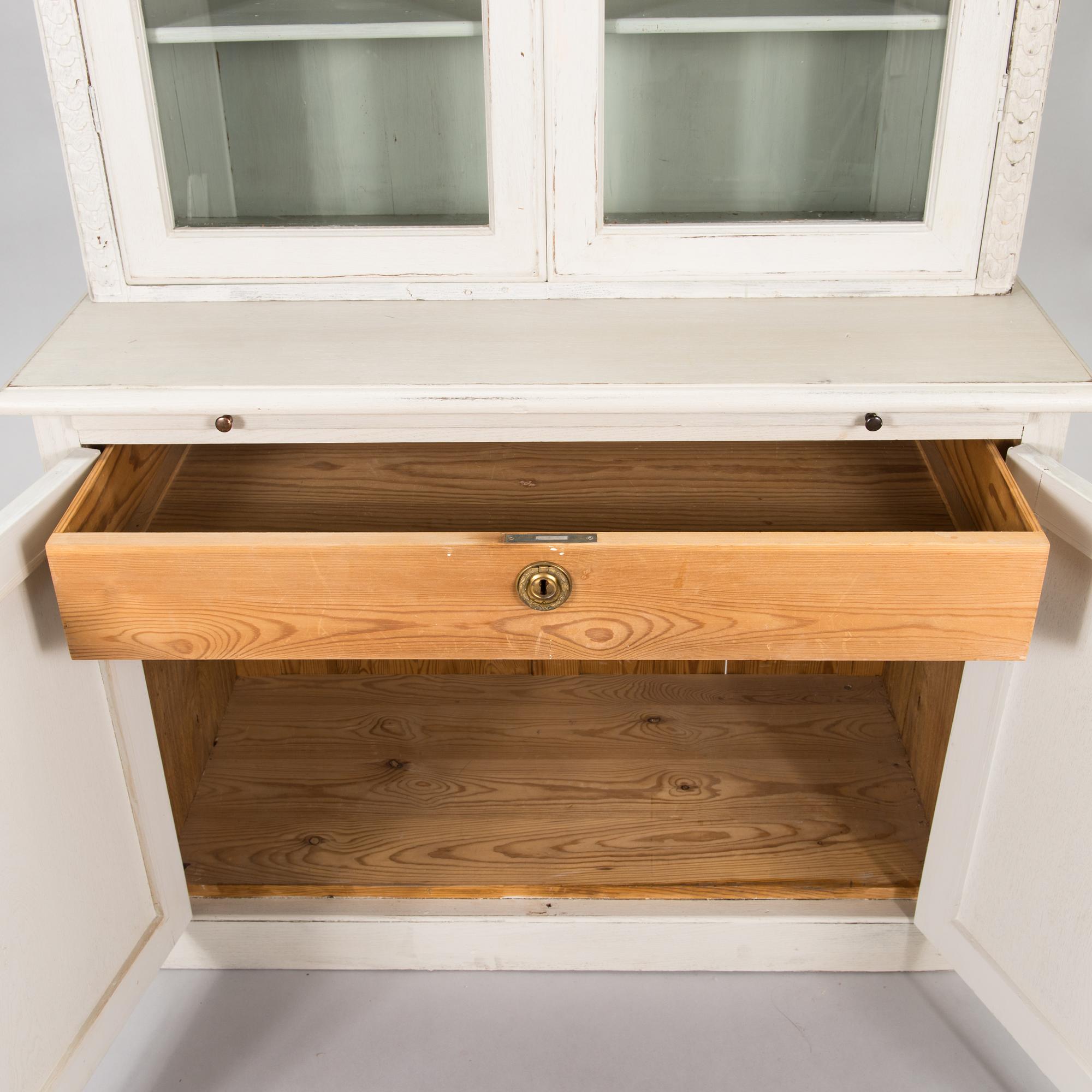 Vitrinskåp, sekelskiftet 1900.