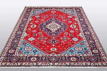A carpet, Tabriz, ca 298 x 198 cm.