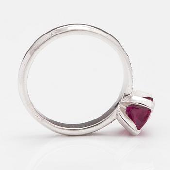 SORMUS, 14K valkokultaa, lyyijylasikäsitelty rubiini n. 1.82 ct ja timantteja n.0.15 ct yht.