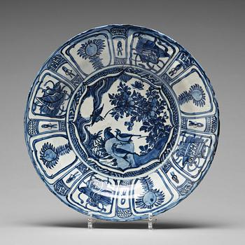 888. A blue and white kraak dish, Ming dynasty, Wanli (1572-1620).