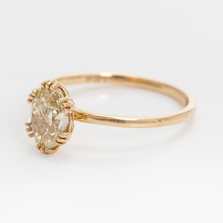 Ring, oval, brilliant cut, yellow diamond, 14K gold.