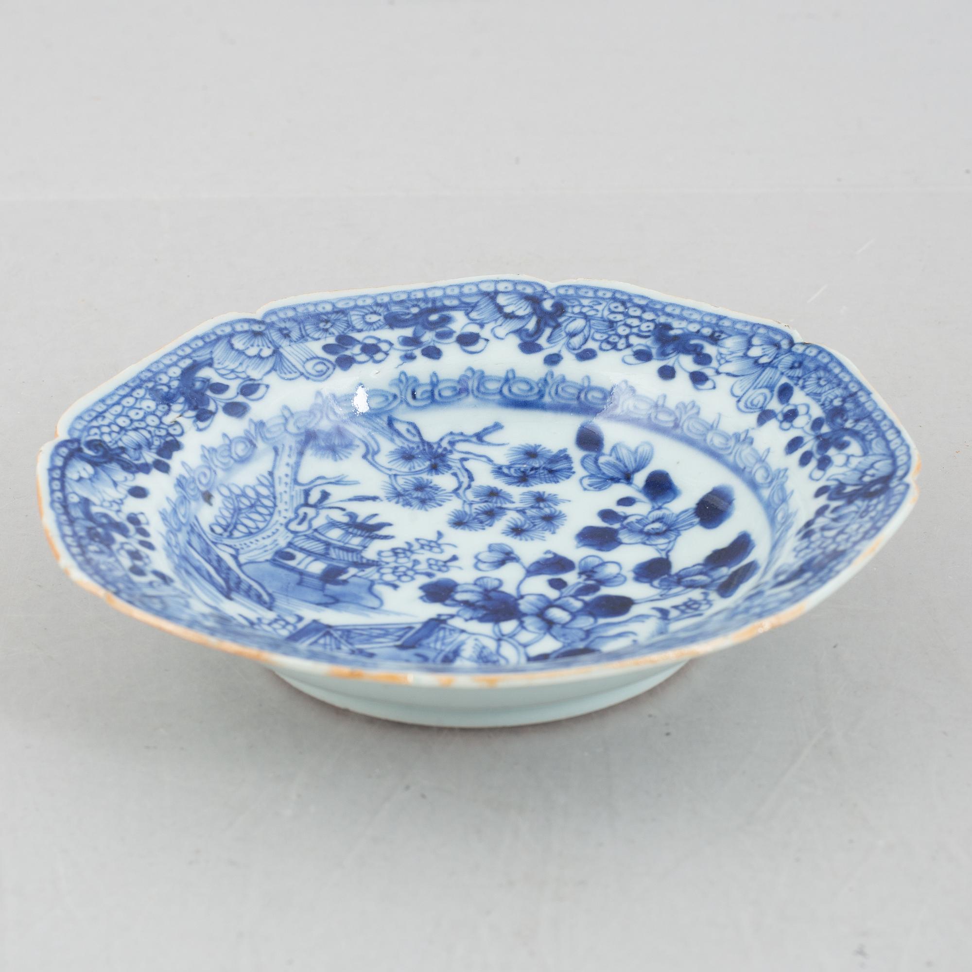 A matching set of twelve blue and white small plates, China, Qianlong (1736-95).