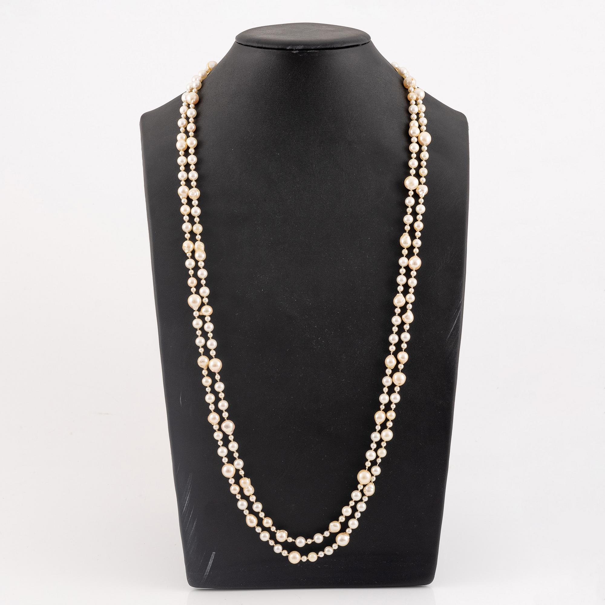 Necklace of two strands of cultured pearls, clasp 18K gold with a hardstone cameo.