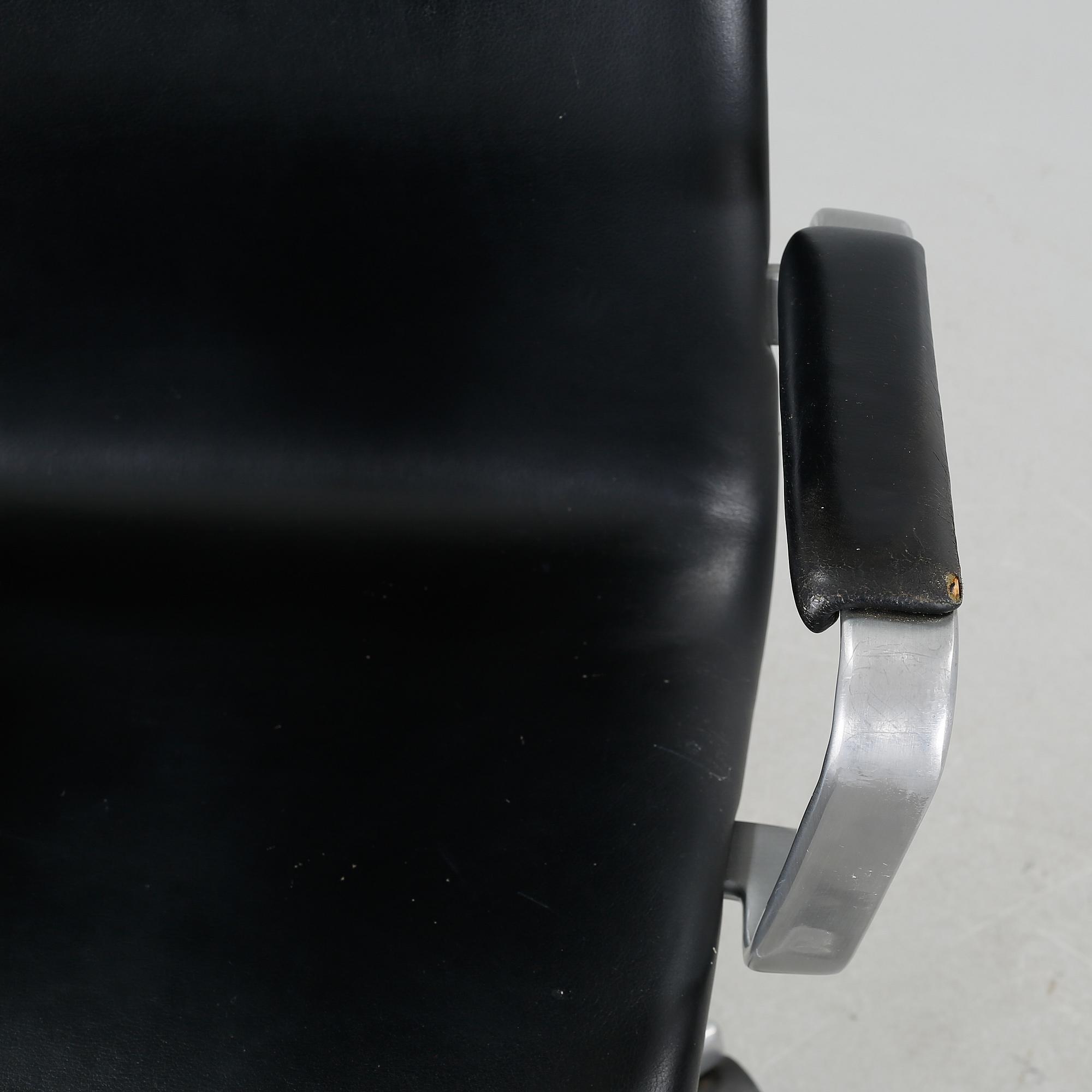 An office chair by Arne Jacobsen, "Oxford", Fritz Hansen, 1995.