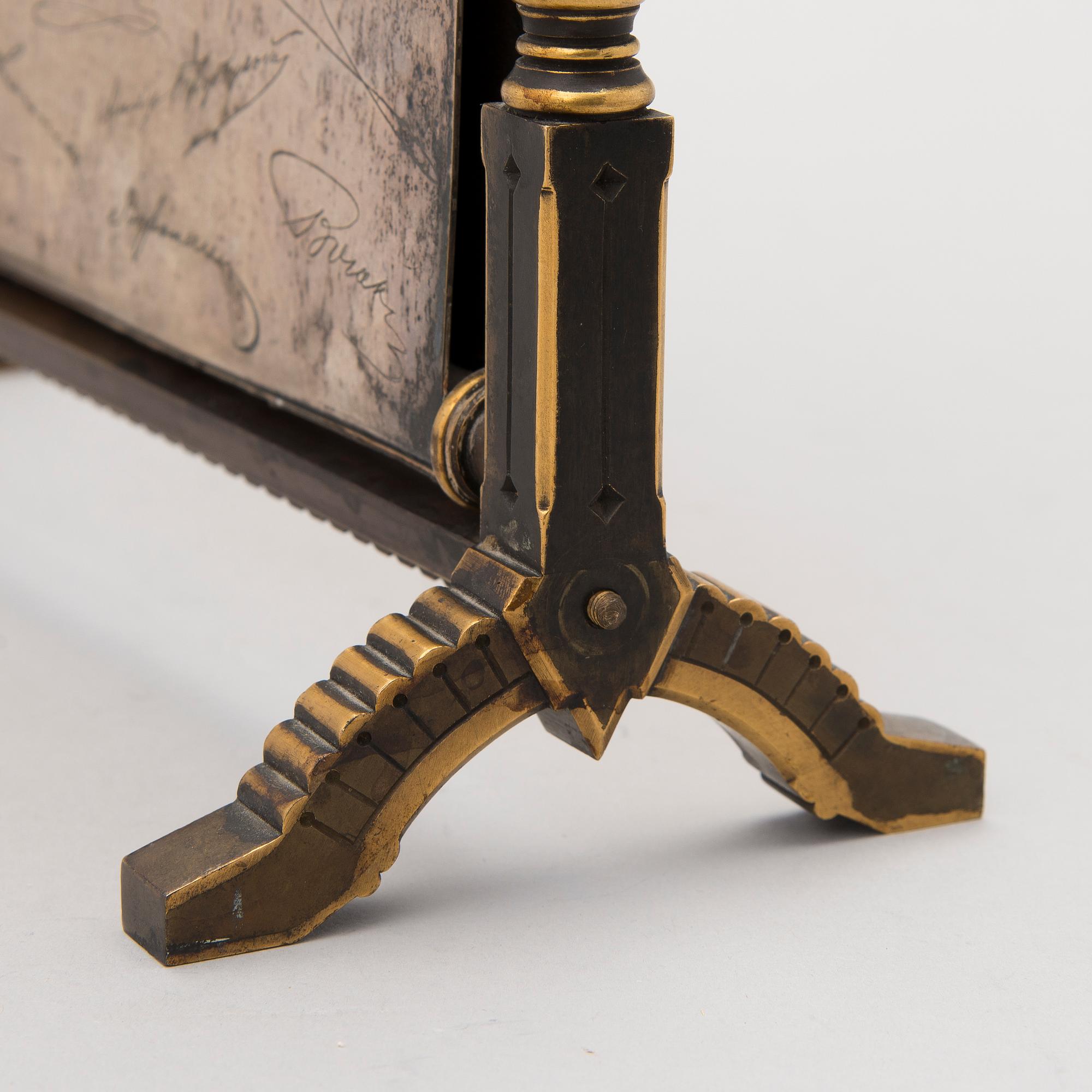 BORDSDEKORATION/KARTA, försilvrad mässing och brons, Ryssland, märkt K. Berto, 1800-talets slut.