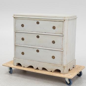 A 19/20th century chest of drawers.
