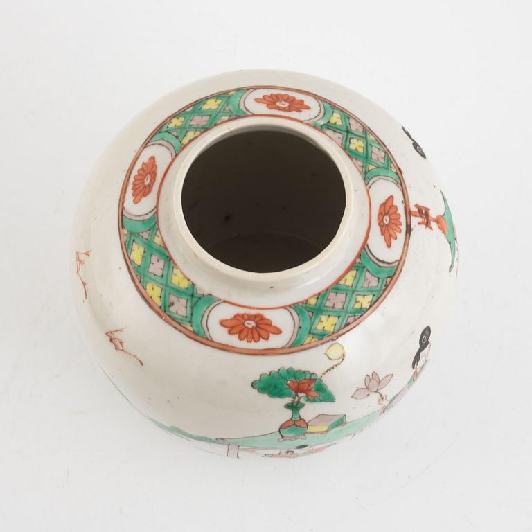 A Chinese porcelain vase, early 20th Century.