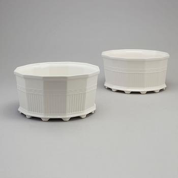A pair of porcelain plant pots from Prins Eugens Waldemarsudde, Gustavsberg.