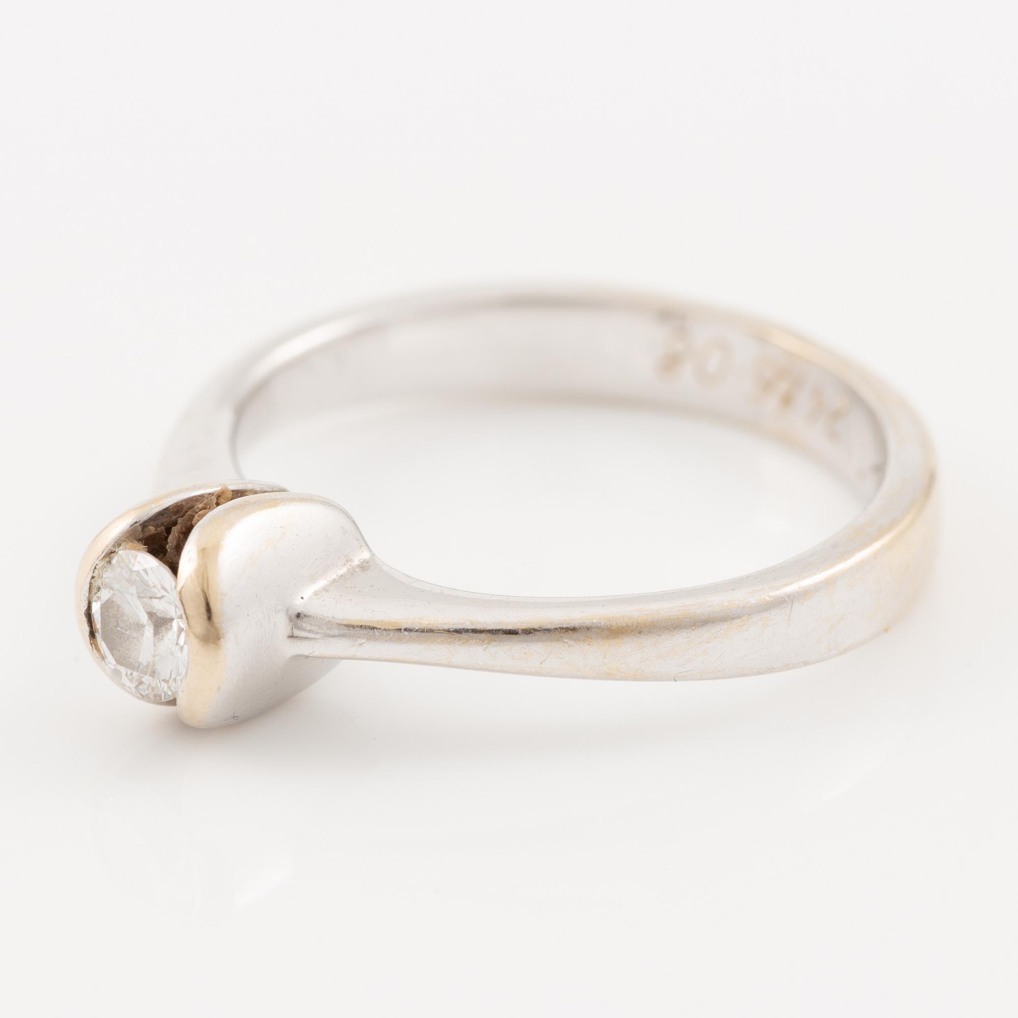 Ring, 18K white gold with a brilliant-cut diamond.