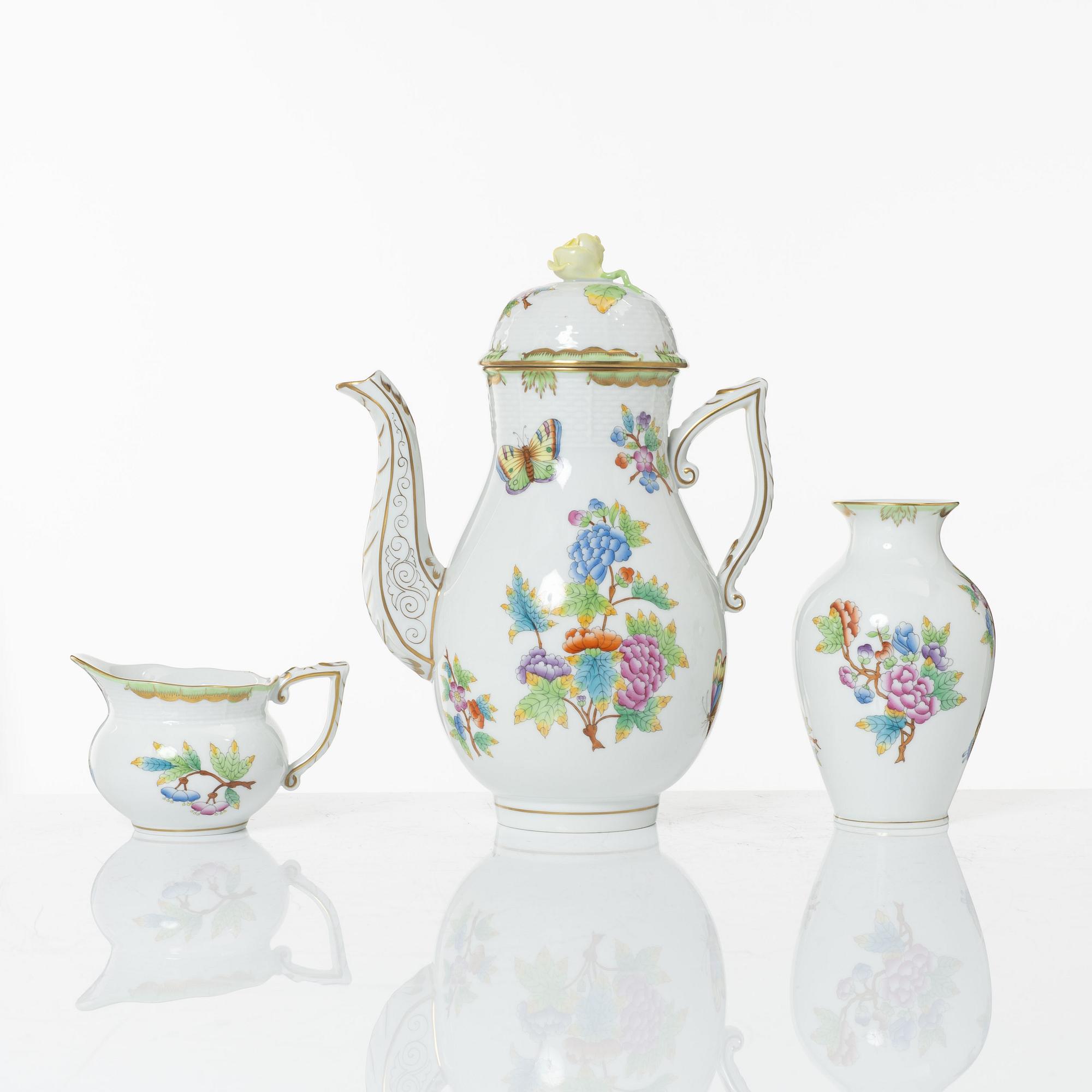 A 68-piece 'Queen Victoria' dinner service, Herend, Hungary.