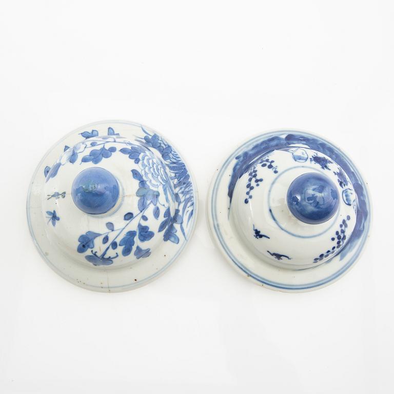 urns 2 pcs China porcelain 18th/19th century.