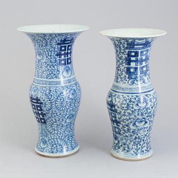 Two Chinese blue and white vases, early 20th century,