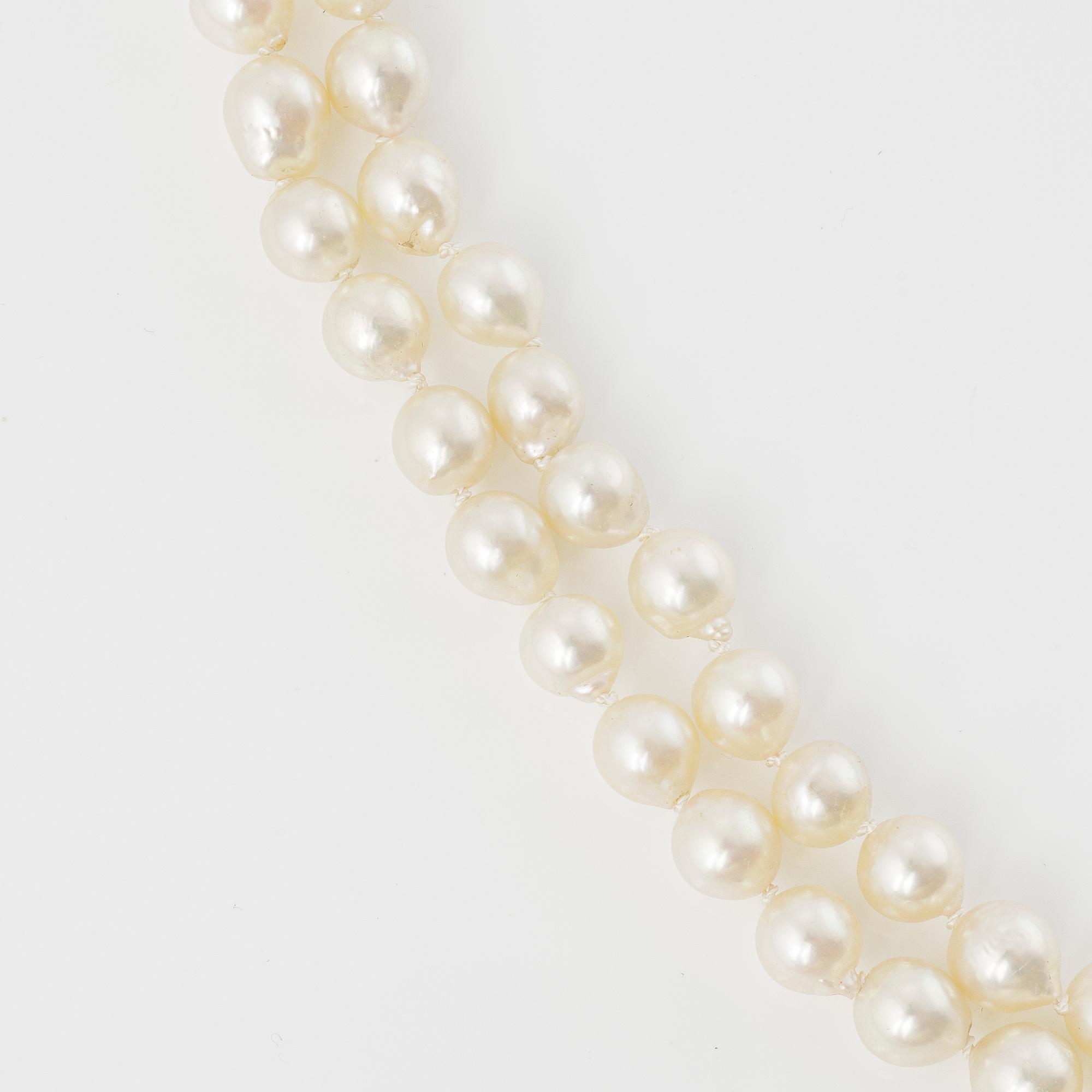 Necklace, cultured pearls, clasp 18K gold with cultured pearls and diamonds, JSG, Jönköping 1979.