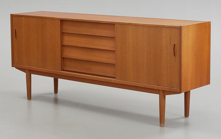 SIDEBOARD, "Trio", Nils Jonsson, Troeds, 1900-talets andra hälft.