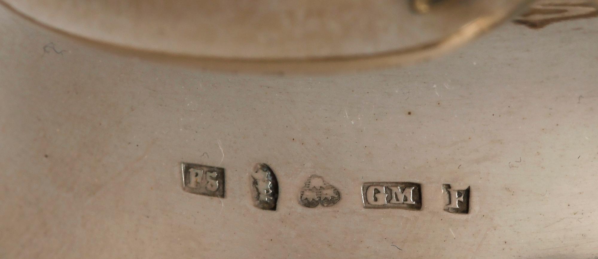 SOCKERSKÅL PÅ FOT, med lock, silver, Firman Gustaf Möllenborg-Féron, Stockholm, 1860. Vikt ca990g.