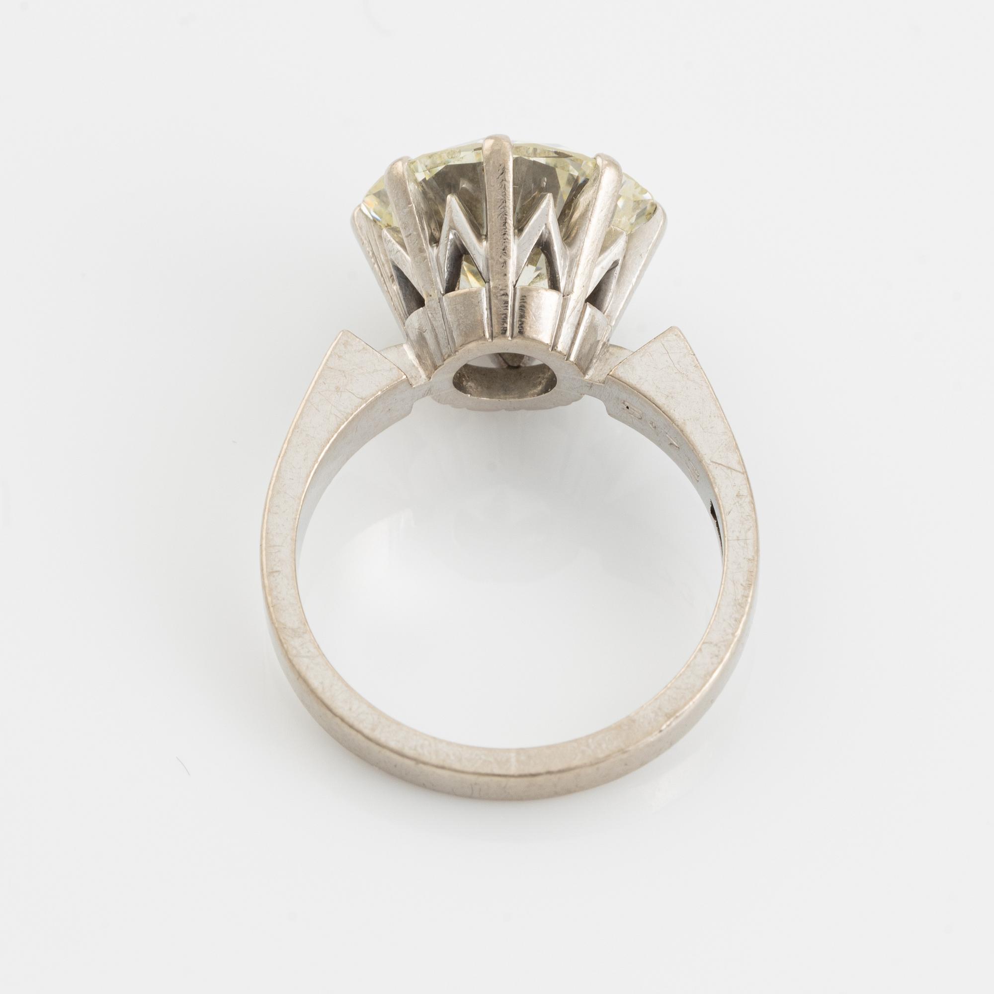 A WA Bolin ring in 18K white gold set with a round brilliant-cut ...