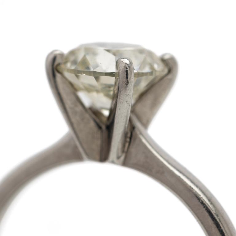 Solitaire ring in 950 platinum with a round brilliant-cut diamond, GIA certified, Van Bruun.