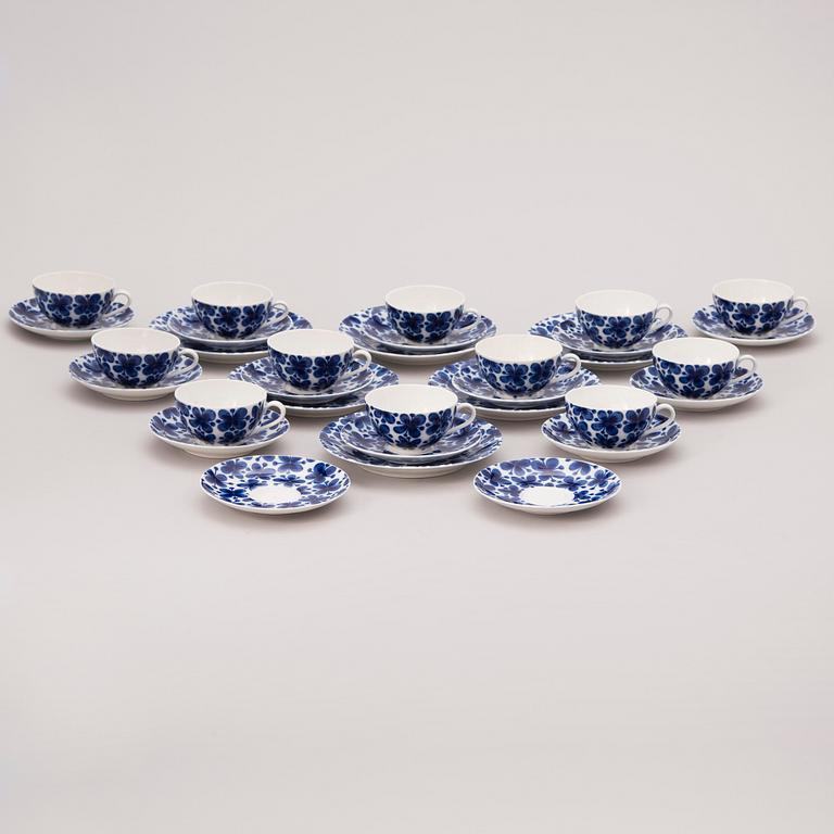 MARIANNE WESTMAN, ASTIASTO, 30 osaa, posliinia, "Mon Amie", Rörstrand, 1950-1987.