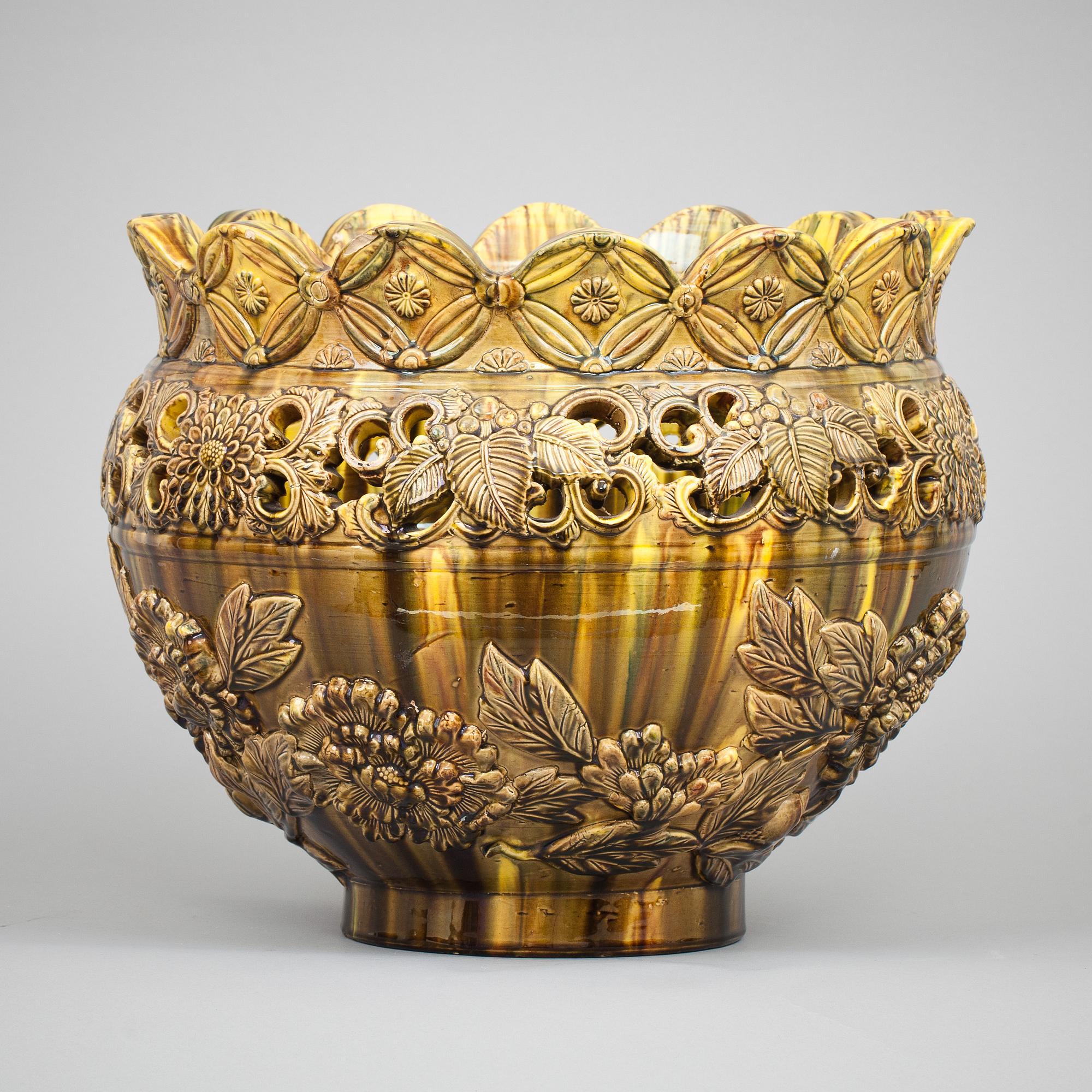 YTTERFODER, flintgods, majolika, 1800/1900-tal.