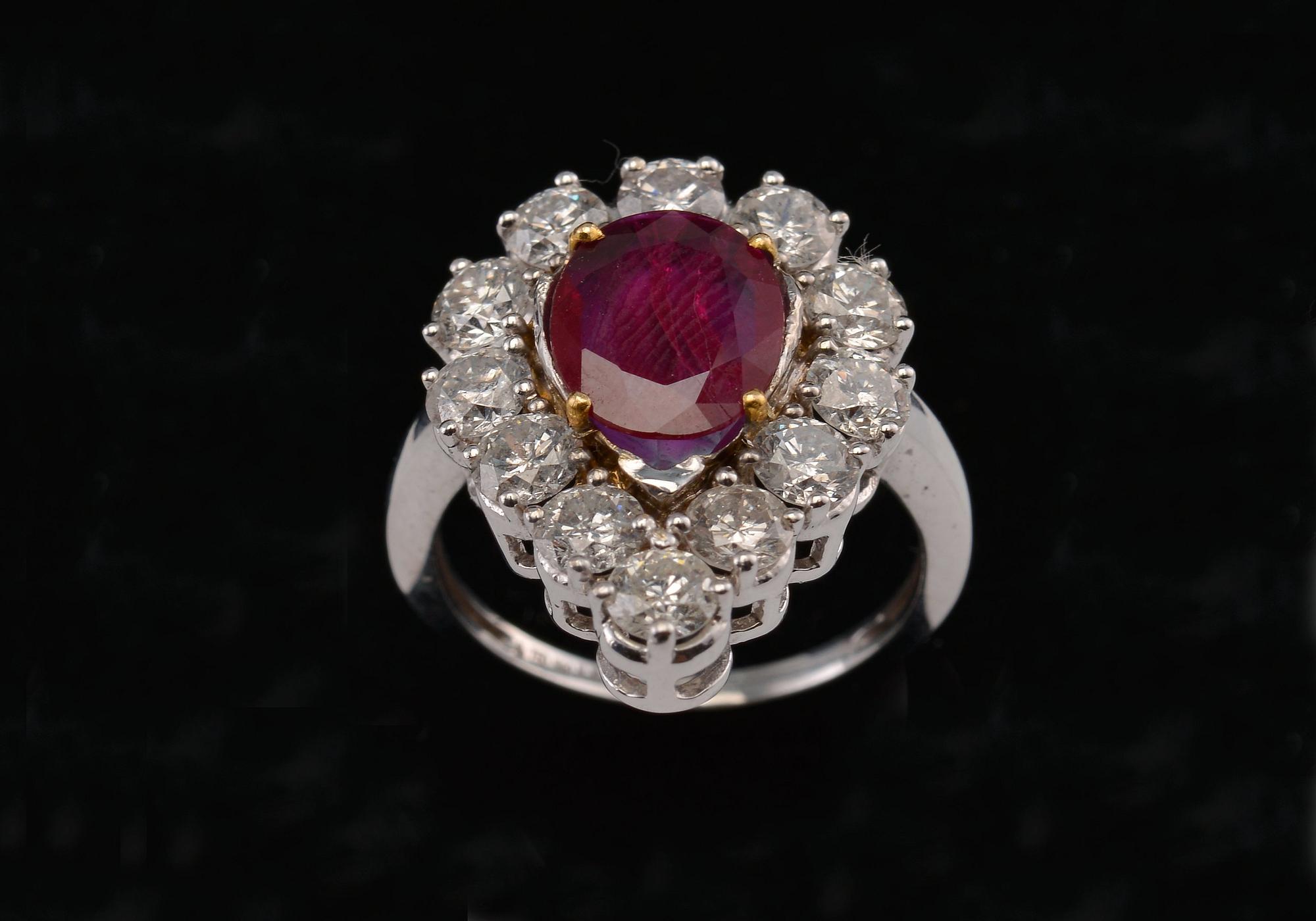 SORMUS, briljanttihiottuja timantteja n. 2.3 ct, rubiini n. 1.16 ct. Paino 5,2 g.