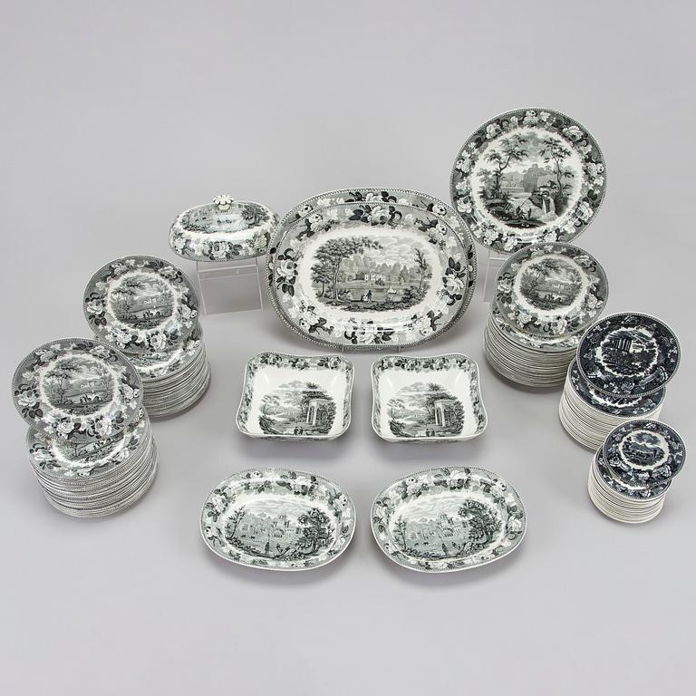 Wedgwood, astiasto, 134 osaa, "Landscape" fajanssi, Englanti 1800-luvun loppu.