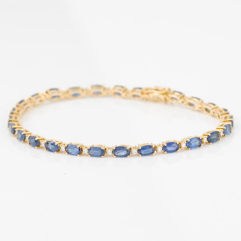 Bracelet 18K gold with oval-cut sapphires and brilliant-cut diamonds.