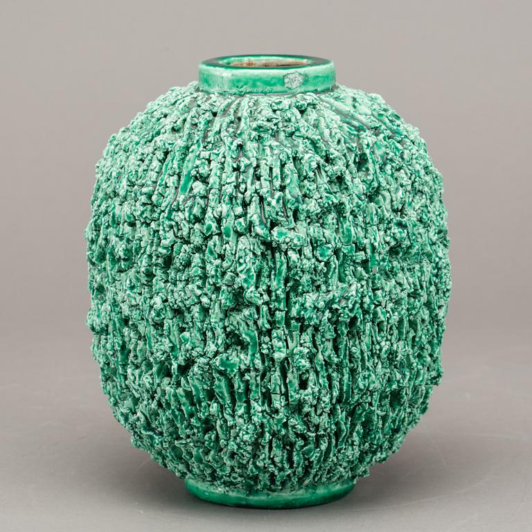 GUNNAR NYLUND, vas, "Igelkott" chamotterat stengods, Rörstrand, 1900-talets mitt/andra hälft.