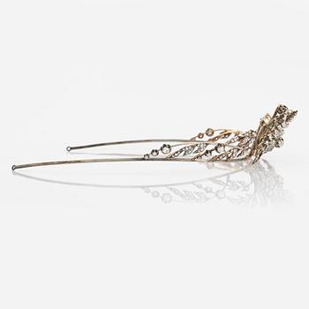 A brooch/tiara combination.