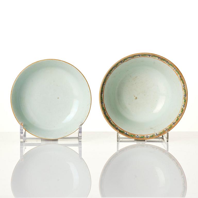 A Benjarong bowl with cover, Qing dynasty, with a Jiajing mark and of the period (1522-66).