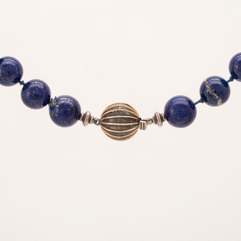 Collier lapis lazuli lås av delvis förgyllt silver.