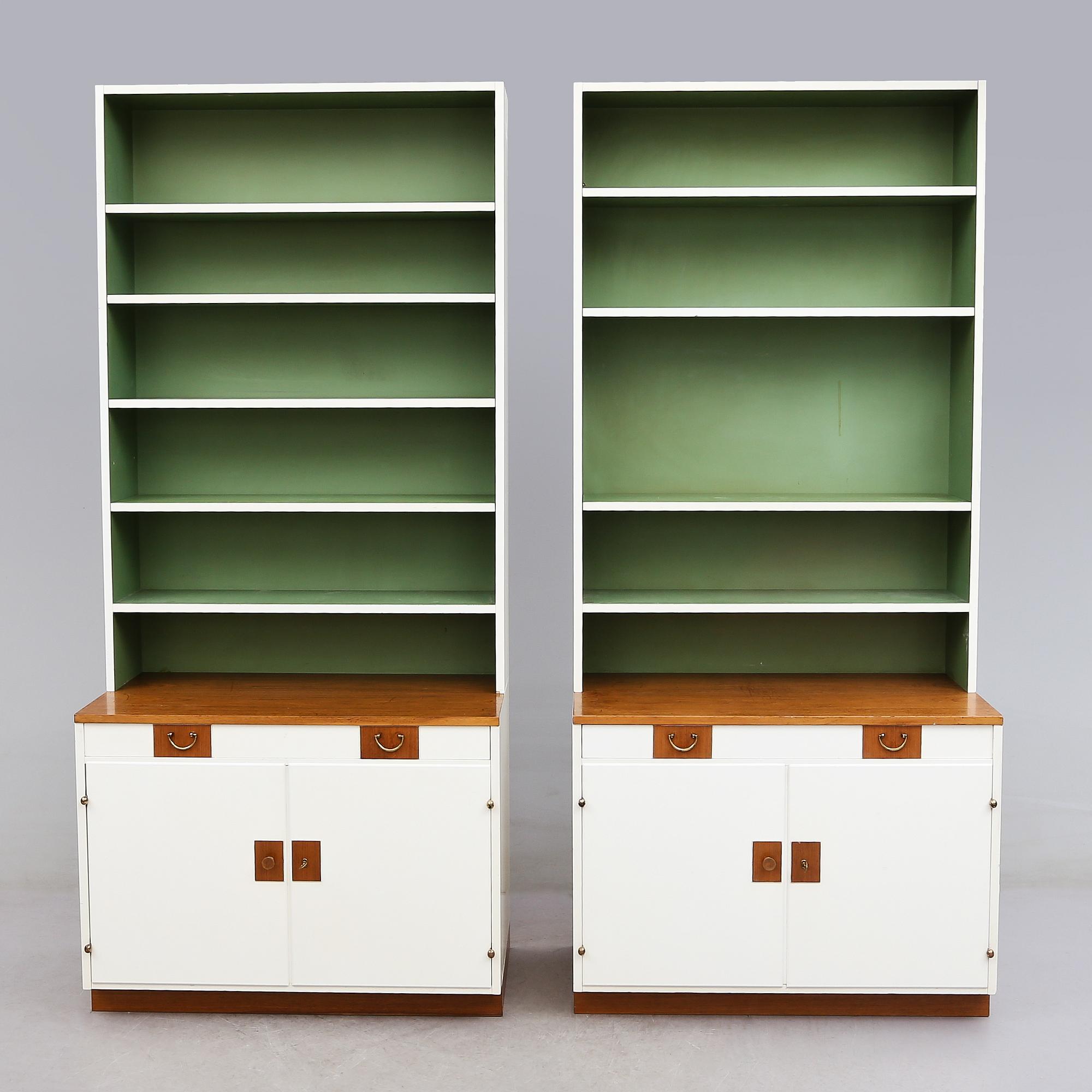 BOKHYLLOR, 1 par, modell 2255, Josef Frank, Firma Svenskt Tenn.
