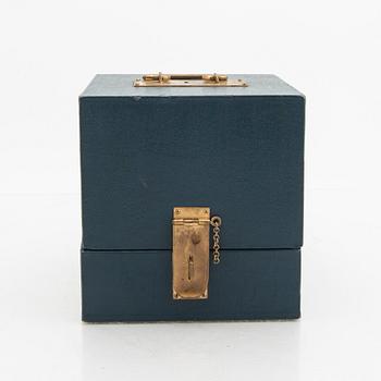 Brudkrona förgyllt silver, syntetiska spineller och syntetiska rubiner, Södergren A, Nässjö 1951.