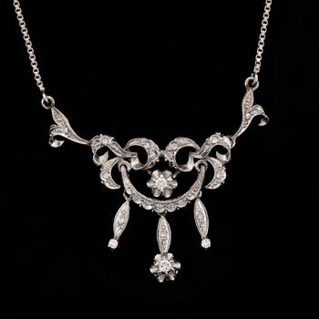 COLLIER, 18k vitguld med diamanter tot ca0,32ct. Vikt 9g.