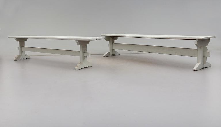 BÄNKAR, 2 st, 1900-talets första hälft.