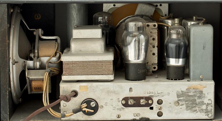 RADIO, "Sparton Sled Deluxe Cobalt Blue Mirrored Radio", Walther Dorwin Teague, Sparton Inc. USA, modell 558.