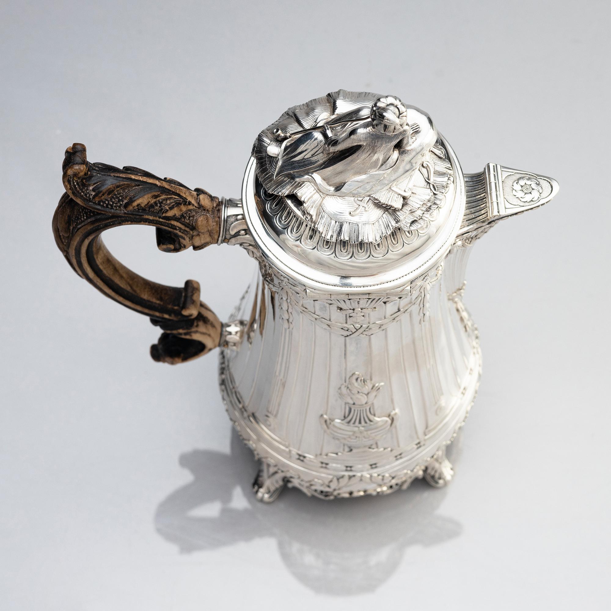 Henrik Christoffer Klint dä, troligen i samarbete med Christian Precht, kaffekanna, silver, Stockholm 1770. Rokoko.